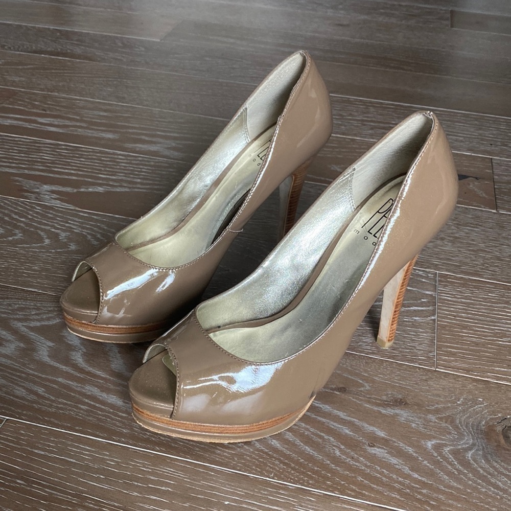 Pelle Moda Patent Leather Peep Toe Pump | 9.5